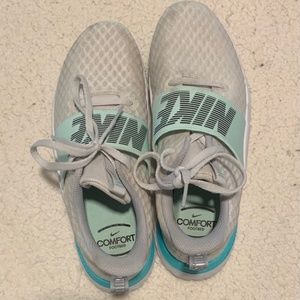 Nike Tennis Shoes Size 7